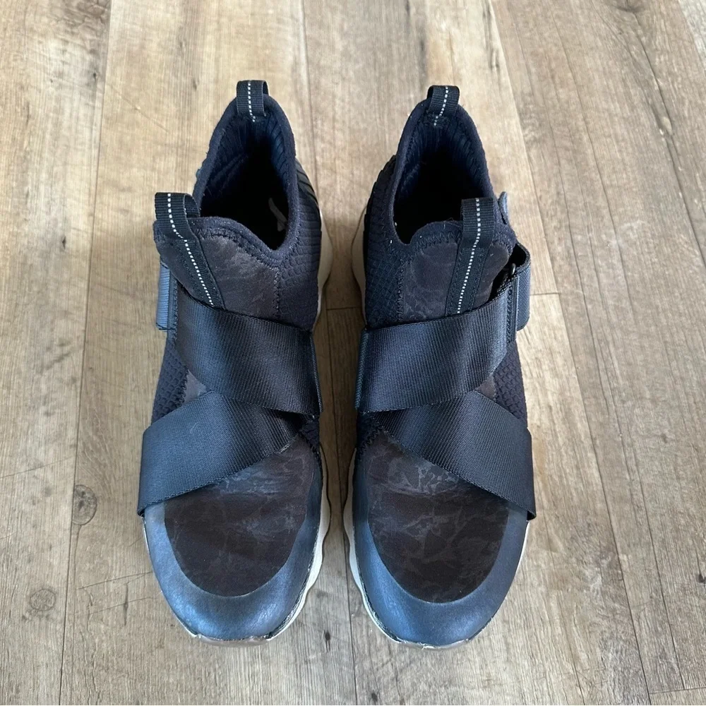 Sorel Kinetic Sneaker Black Velcro Straps